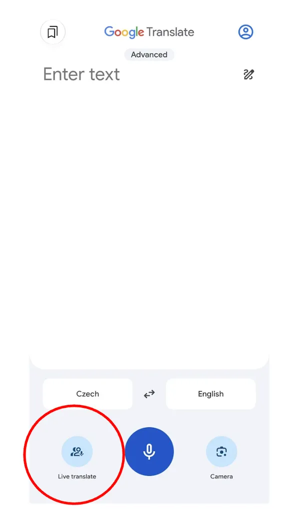 Google Translate home screen with Czech and English selected. The Live translate button at the bottom is circled in red.