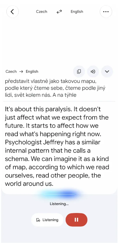 Live translate running: Czech text at the top, the English translation in large text below, a Listening status and a pause button.